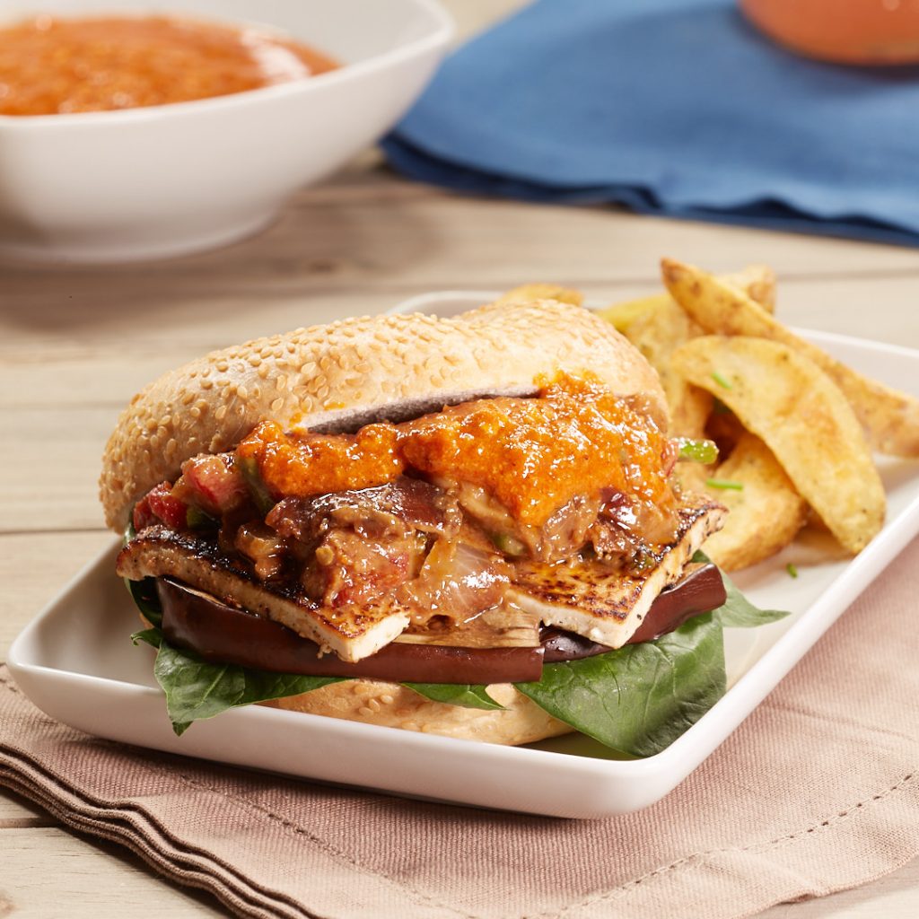 Vegan Bagel con Salsa Romesco